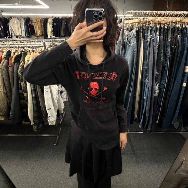 M) 크림소다 스컬 후드티 블랙