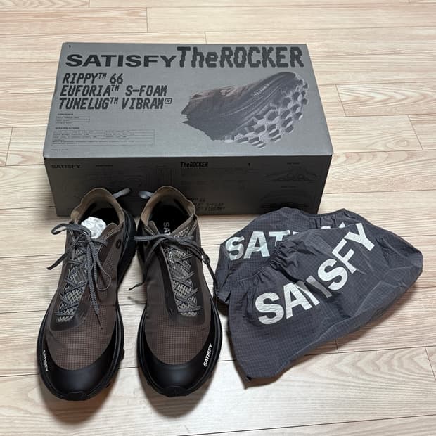 SATISFY 새티스파이 더라커 팔콘 290