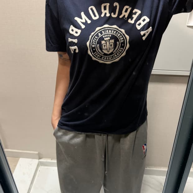 아베크롬비 네이비 반팔티 M