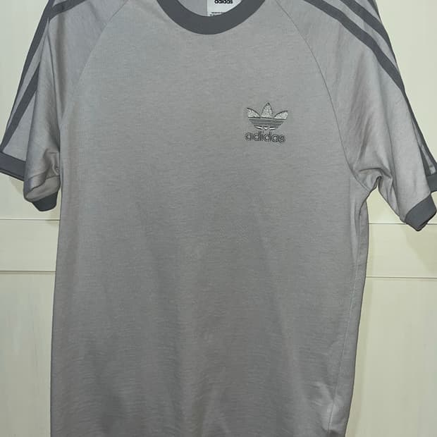 아디다스 아디컬러 3스트라이프 티