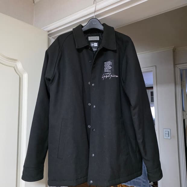 요지야마모토 로고 백프린팅 울 코치 자켓