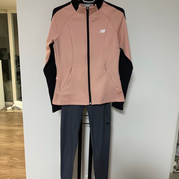 뉴발란스 여성 어반트랙 트레이닝 집업+레깅스 -S사이즈