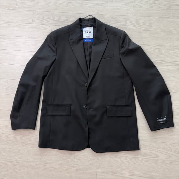 자라 아더에러 블레이저 블랙 M 사이즈 판매합니다.