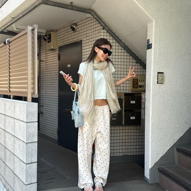 SOFT WAFFLE FLOWER JERSEY PANTS IN IVORY