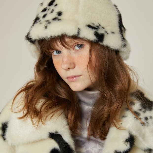 러브이즈트루 달마시안 퍼 버킷햇