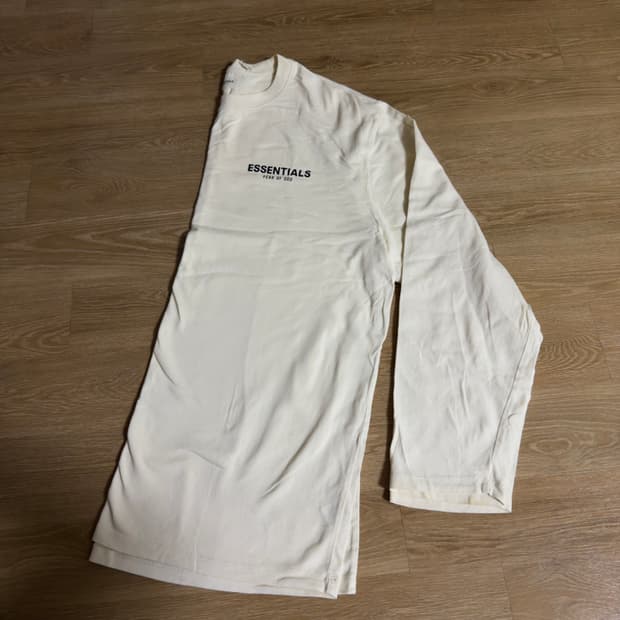 Essentials 18년도 초반 드랍 롱슬리브 L