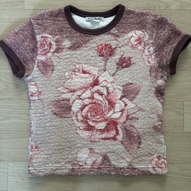 아크네스튜디오 반팔