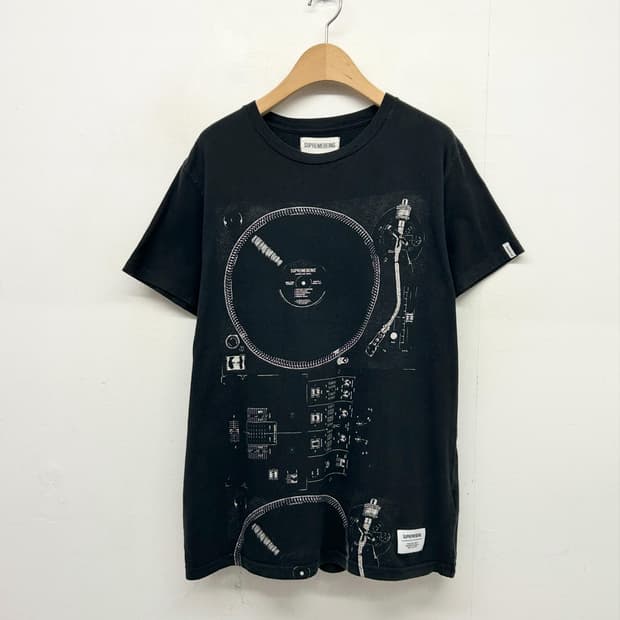 Supremebeing 턴테이블 반팔 티셔츠 블랙