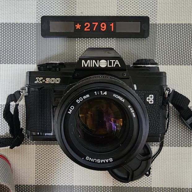 미놀타 X-300 필름카메라 1.4 단렌즈 블랙바디