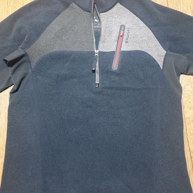 라푸마 아웃도어 반집업 105 사이즈입니다