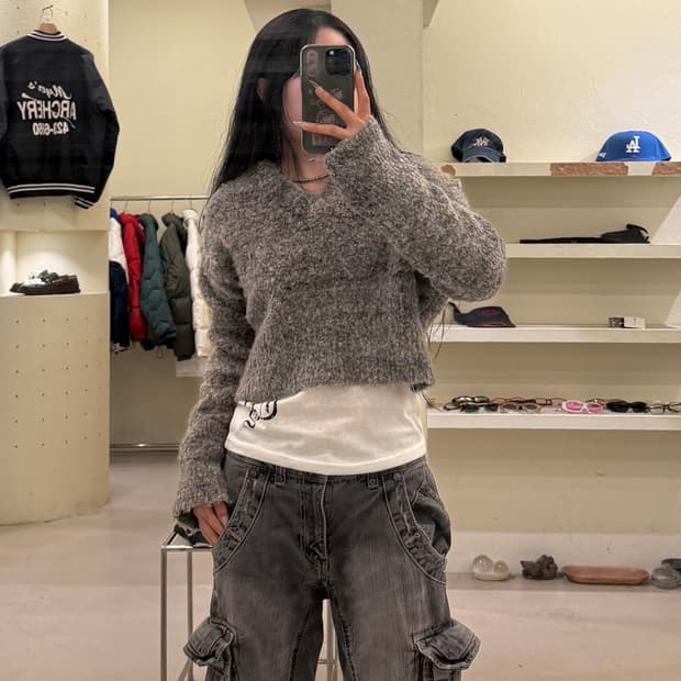 마뗑킴 크롭 브이넥 니트 U853