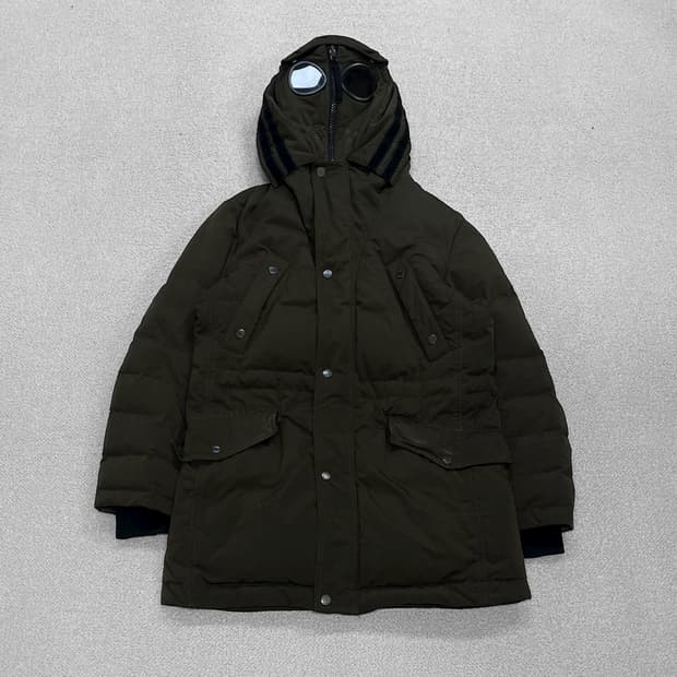 C.P 컴퍼니 고글 렌즈 롱 패딩 카키