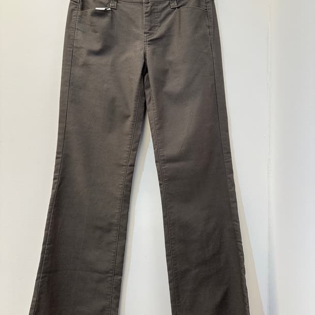 something by edwin 카키 로우 웨이스트 부츠컷 팬츠