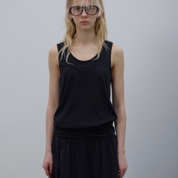 26SS LCDC SHAPED HEM TANK TOP 엘씨디씨 슬리브리스