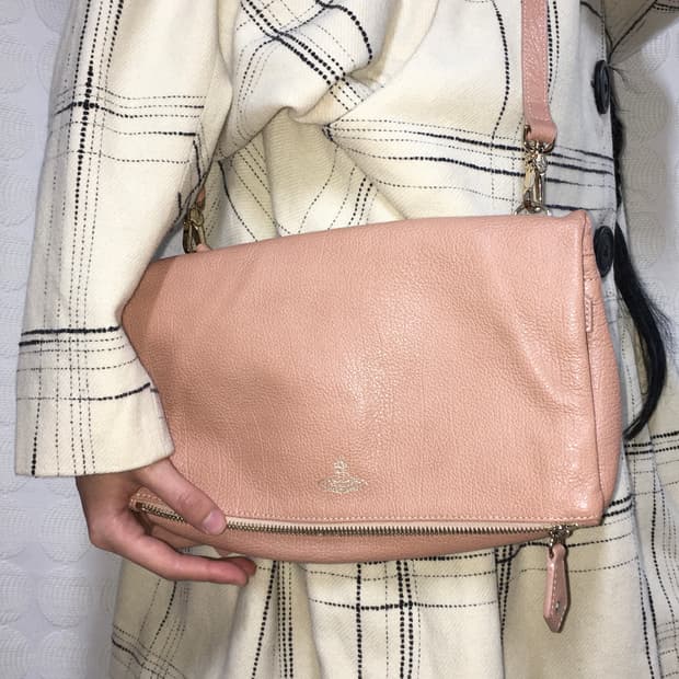 비비안 웨스트우드 핑크 가죽 가방