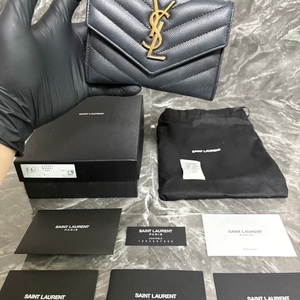 입생로랑 엔벨로프 마틀라세 금장로고 반지갑