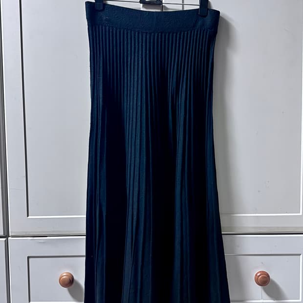 블랙 플리츠 스커트