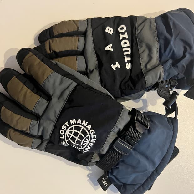 IAB STUDIO x LMC 블랙 스키 장갑