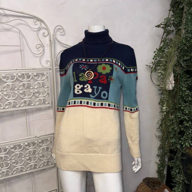 Blue bohemian flower turtle neck knit