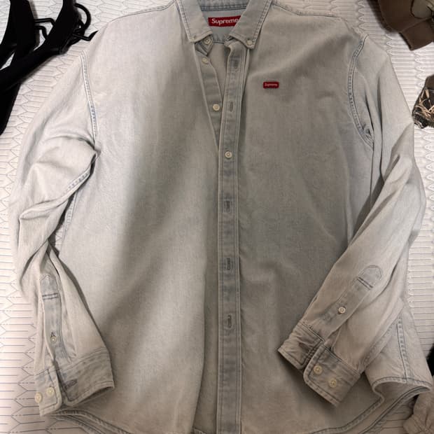 슈프림 스몰로고 데님셔츠 연청 m 24fw