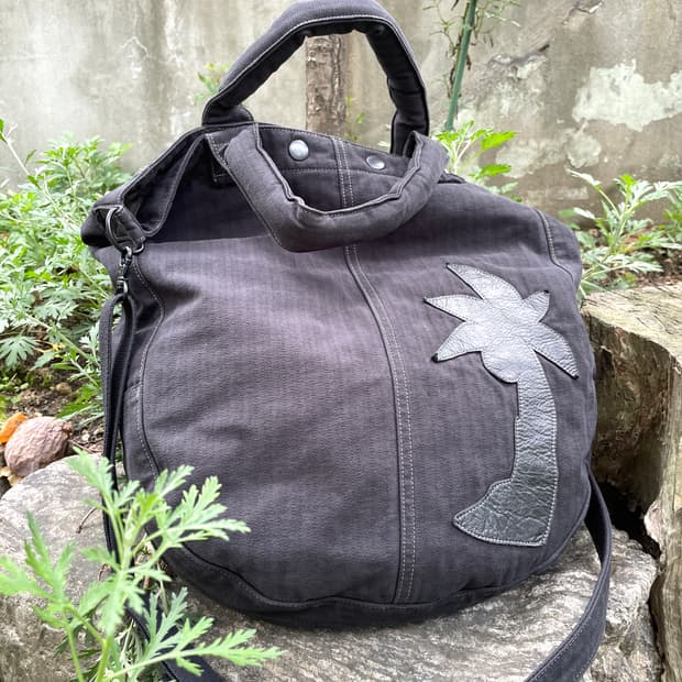Palm-tree patch tote