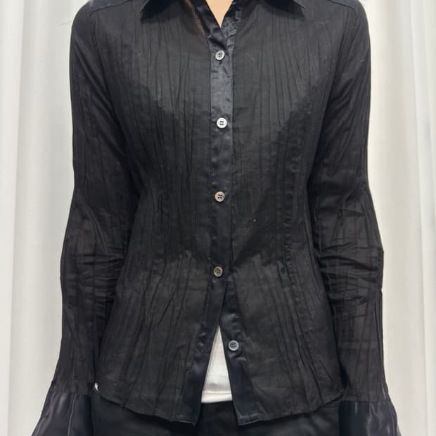 black pleats wrinkle shirt