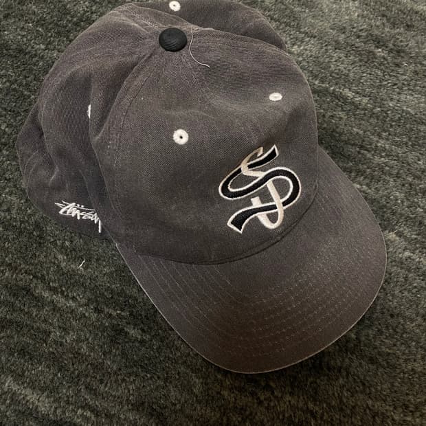 맛있게 익은 스투시 캡