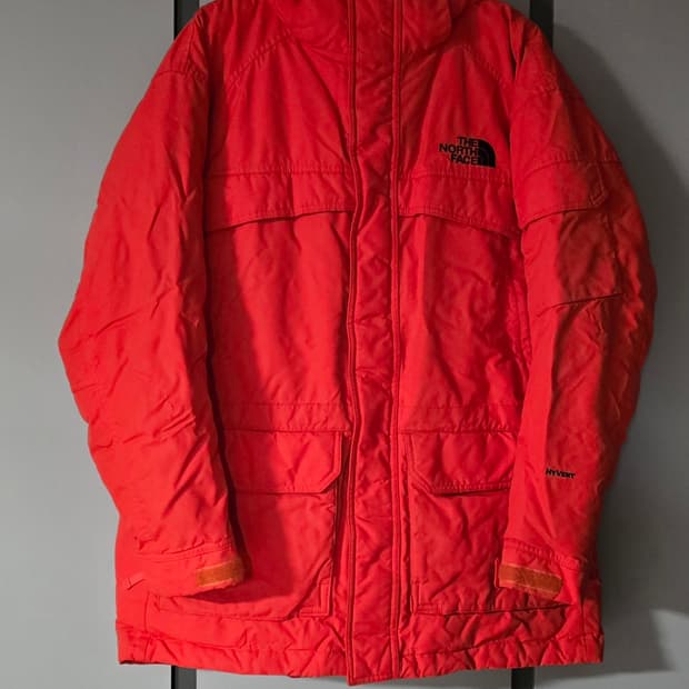 노스페이스 이콸루이트 구스다운 점퍼.
싸이즈 105~110