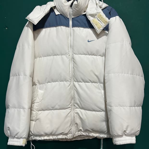 나이키 뉴챔프패딩 화이트 105
