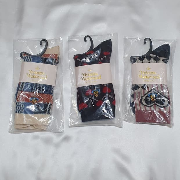 크림베이지 블랙 레드브라운 핑크 하트 러브 체크 비비안웨스트우드 양말