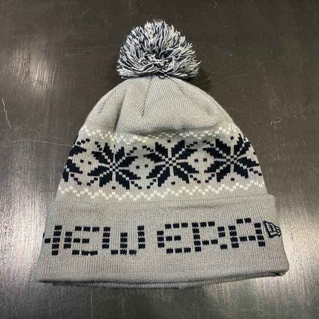 뉴에라 에스닉 방울 비니 라이트그레이