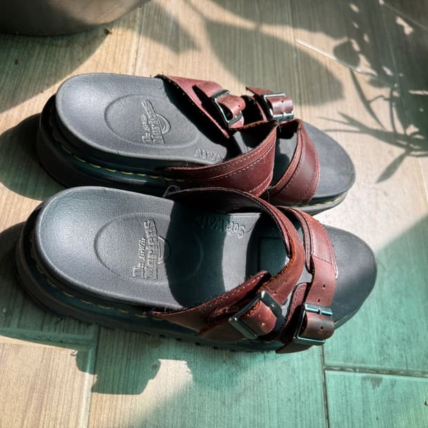 Dr. Martens Myles Sandal Brown 270