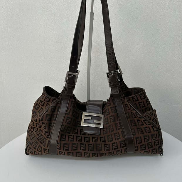 펜디 주카 FF 버클 호보백 숄더 겸 토트