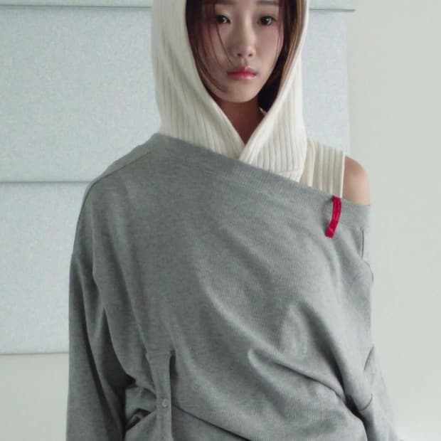 인앤양인하모니 warm up top 브이넥 오프숄더 긴팔 콜로신스