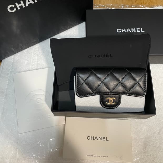 샤넬 카드지갑 클래식 램스킨 블랙 금장 새상품