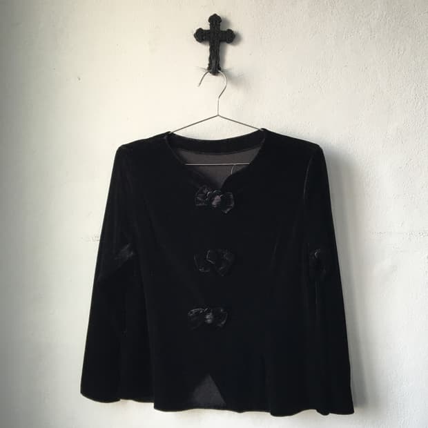 Ribbon point velvet blouse