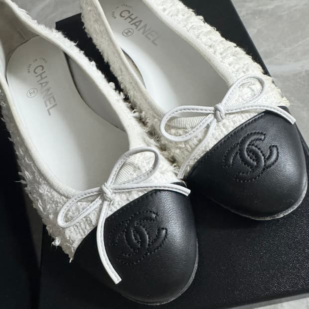 샤넬 트위드 화이트 플랫슈즈 37.5