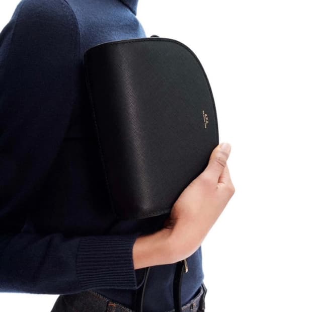 A.P.C.)데미룬 하프문 미니백 블랙 정품