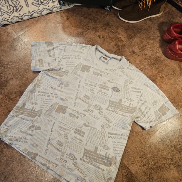 디키즈(Dickies)빈티지 아카이브 뉴 올오버 프린트 반팔 티셔츠