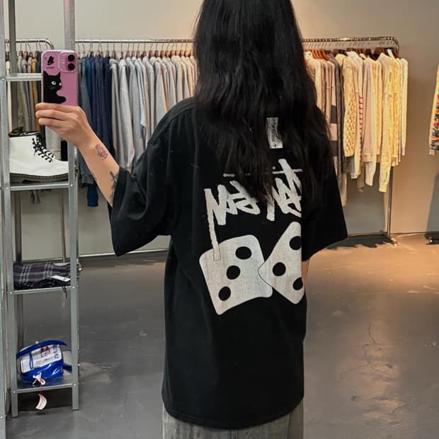스투시 다이스 피그먼트 블랙 반팔 A1395