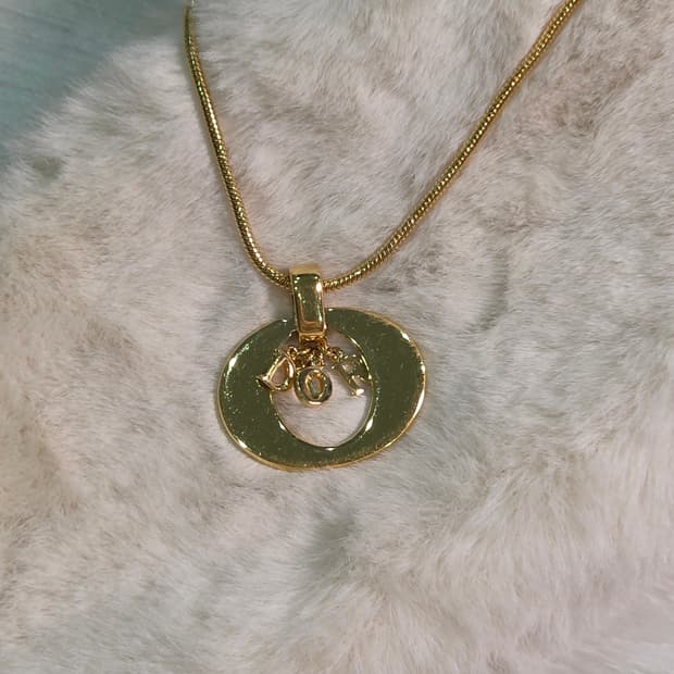 디올 볼드 원형 로고 펜던트 스네이크 체인 목걸이