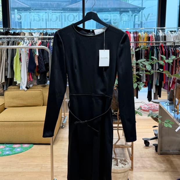 발렌티노 블랙 벨티드 미디 원피스 