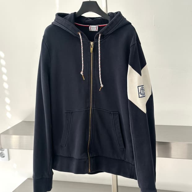 몽클레어 네이비 감마블루 후드집업 