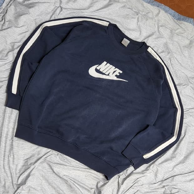 나이키 사이드라인 올드스쿨 자수 맨투맨