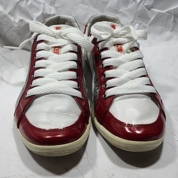 프라다 가죽스니커즈  7 1/2사이즈(260~265)