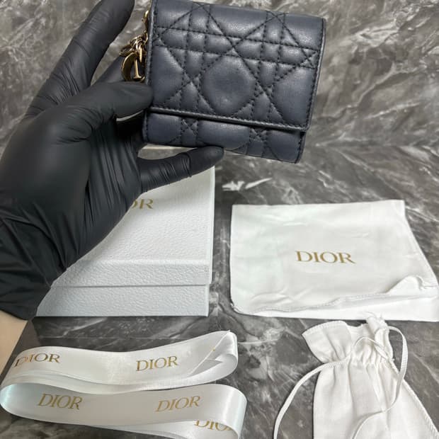 디올 레이디 로투스 까나쥬 램스킨 반지갑