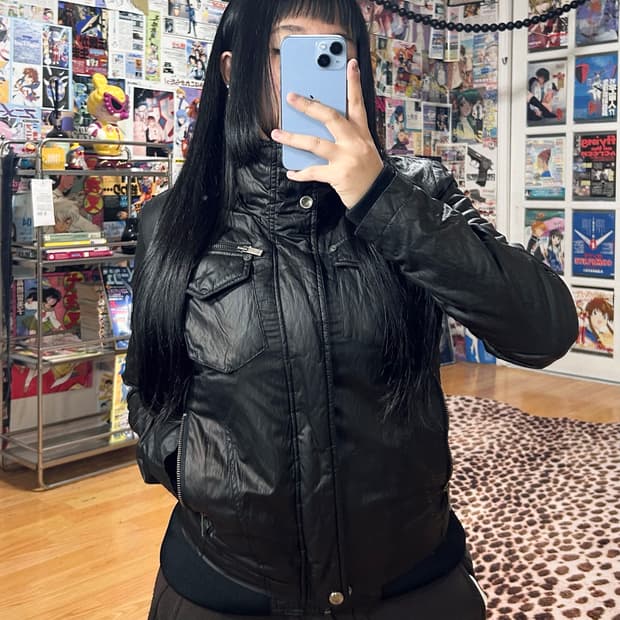 리바이스 락시크 유광 코팅 하이넥 누빔 자켓