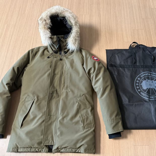 캐나다구스 샤토 밀리터리 그린 퓨전M 판매합니다.