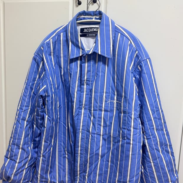 자크뮈스 남성 블루 라 슈미즈 블랑제 긴팔 오버 패딩 셔츠