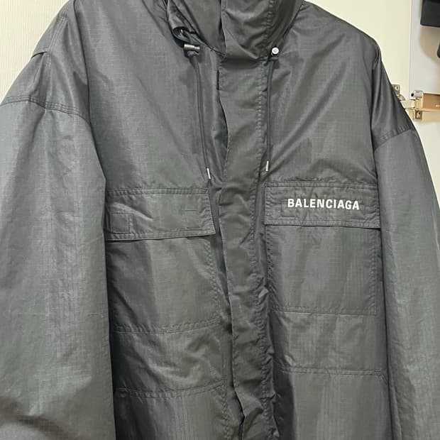 발렌시아가 테크니컬 파카